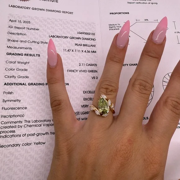 2.11 carat fancy vivid green VS2 pear diamond engagement ring leafy style - Picture 3 of 10